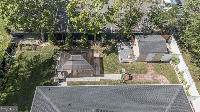 11 BROOK RD, Kendall Park, NJ 08824