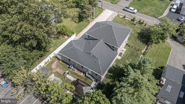 11 BROOK RD, Kendall Park, NJ 08824