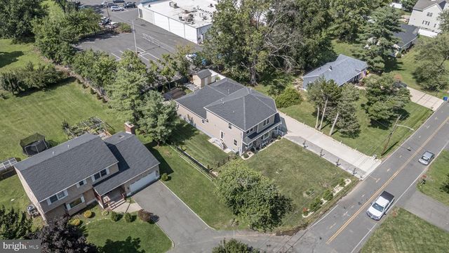 11 BROOK RD, Kendall Park, NJ 08824