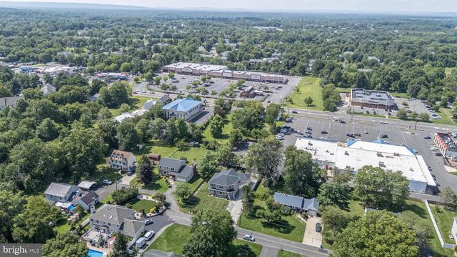 11 BROOK RD, Kendall Park, NJ 08824