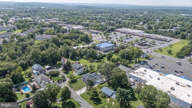 11 BROOK RD, Kendall Park, NJ 08824