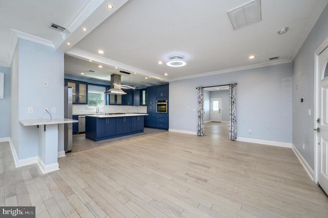 11 BROOK RD, Kendall Park, NJ 08824