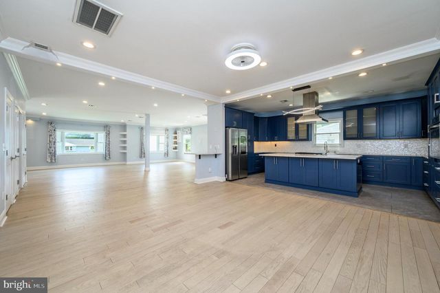 11 BROOK RD, Kendall Park, NJ 08824