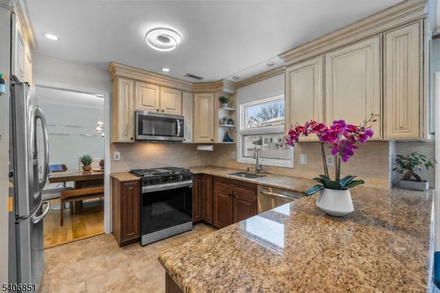 62 Longfield Dr, Hillsborough Twp., NJ 08844