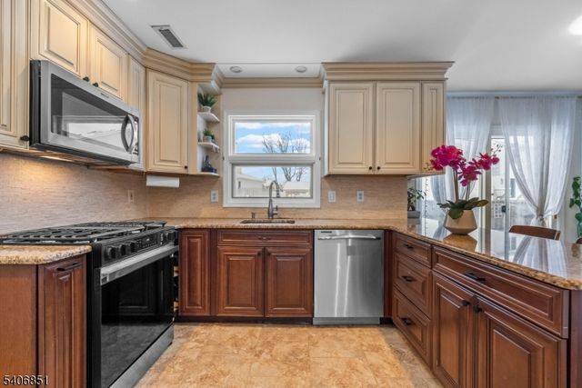 62 Longfield Dr, Hillsborough Twp., NJ 08844