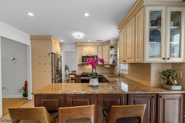 62 Longfield Dr, Hillsborough Twp., NJ 08844