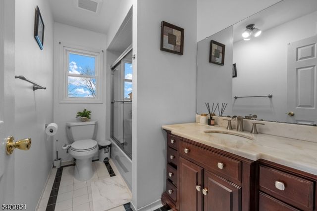 62 Longfield Dr, Hillsborough Twp., NJ 08844