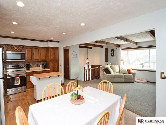 5330 S 91st Street, Omaha, NE 68127