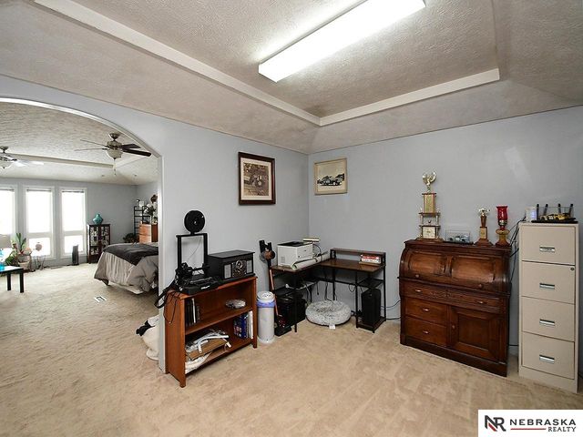 5330 S 91st Street, Omaha, NE 68127