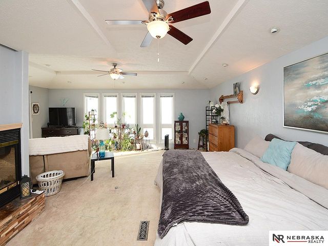 5330 S 91st Street, Omaha, NE 68127