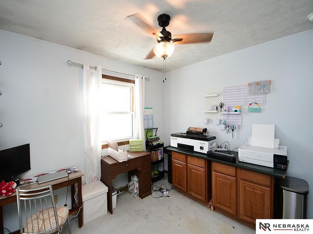 5330 S 91st Street, Omaha, NE 68127