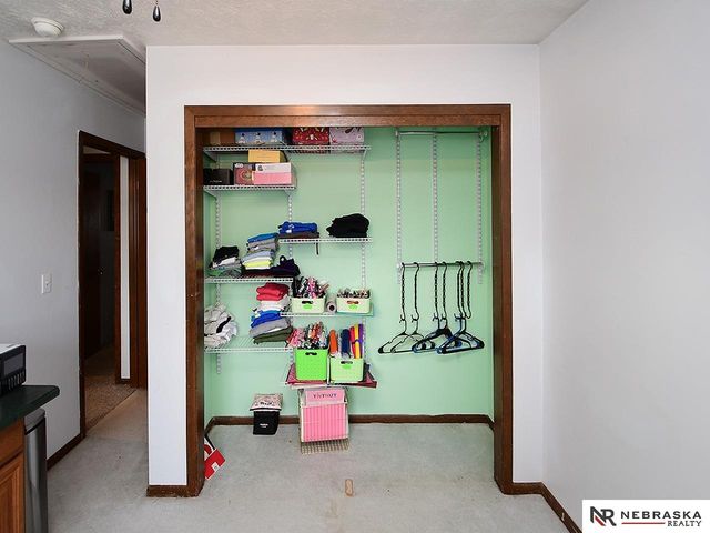 5330 S 91st Street, Omaha, NE 68127