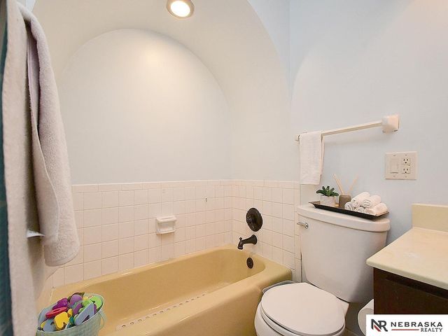 5330 S 91st Street, Omaha, NE 68127