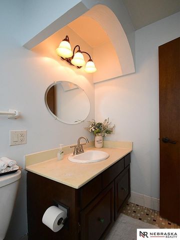 5330 S 91st Street, Omaha, NE 68127