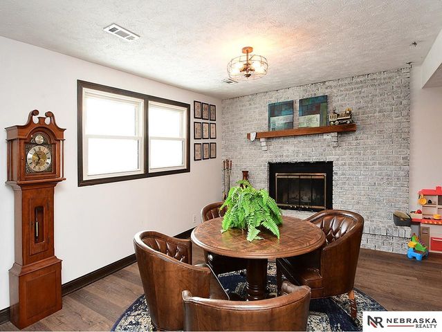 5330 S 91st Street, Omaha, NE 68127