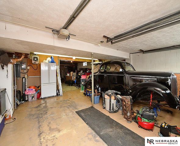 5330 S 91st Street, Omaha, NE 68127