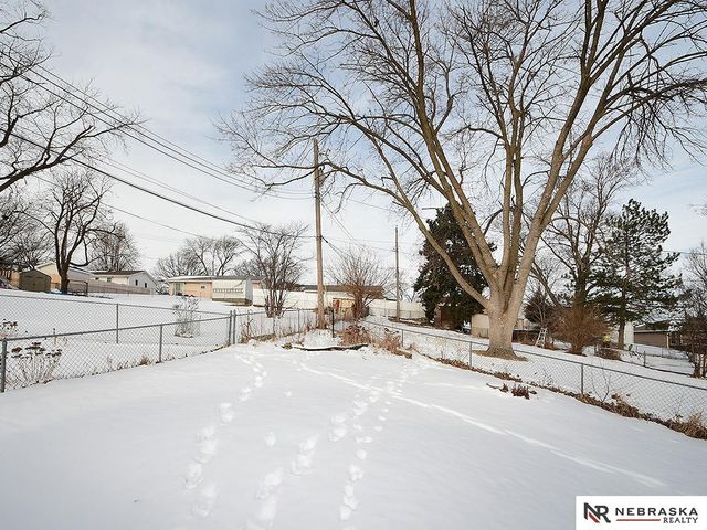 5330 S 91st Street, Omaha, NE 68127