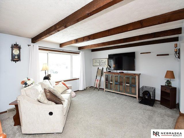 5330 S 91st Street, Omaha, NE 68127