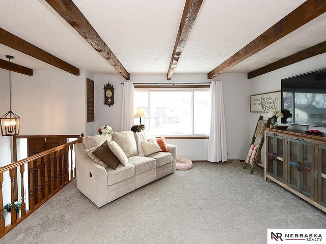 5330 S 91st Street, Omaha, NE 68127