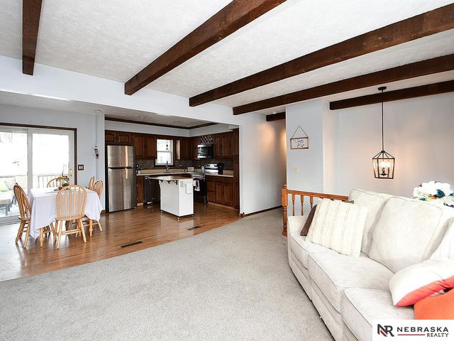 5330 S 91st Street, Omaha, NE 68127