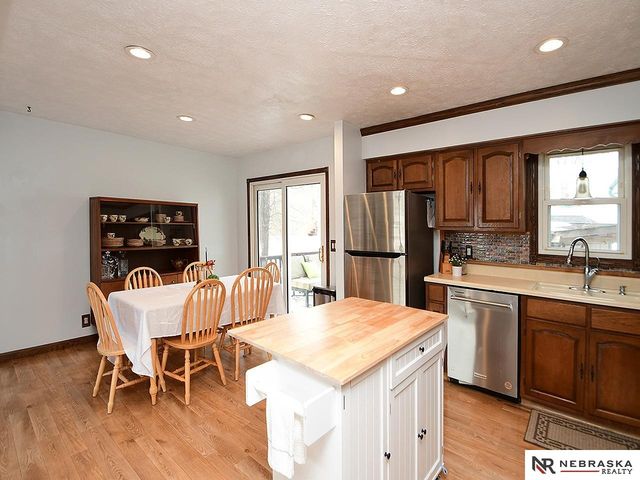 5330 S 91st Street, Omaha, NE 68127