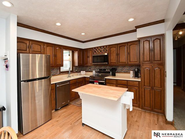 5330 S 91st Street, Omaha, NE 68127