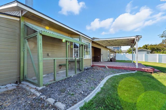 913 S Arthur Place, Kennewick, WA 99336