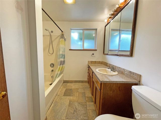 1706 NE 82nd St, Seattle, WA 98115
