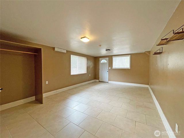 1706 NE 82nd St, Seattle, WA 98115