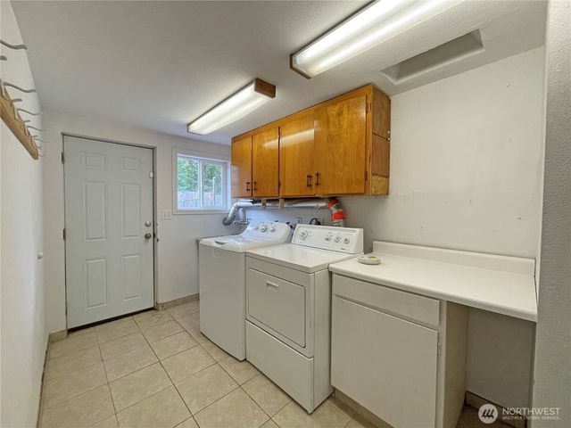 1706 NE 82nd St, Seattle, WA 98115