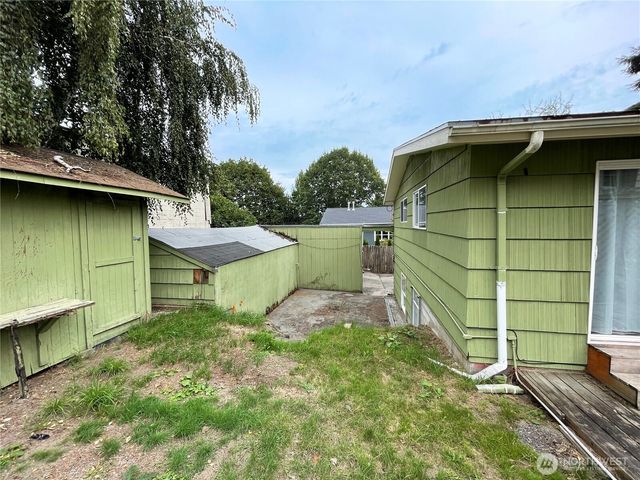 1706 NE 82nd St, Seattle, WA 98115