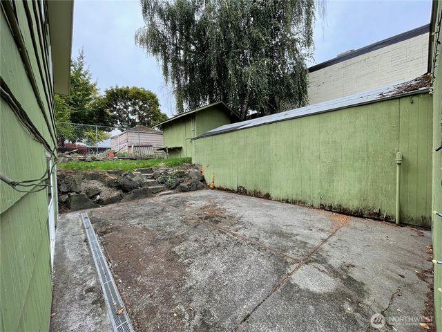 1706 NE 82nd St, Seattle, WA 98115