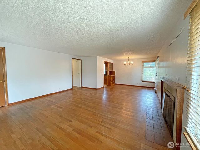 1706 NE 82nd St, Seattle, WA 98115