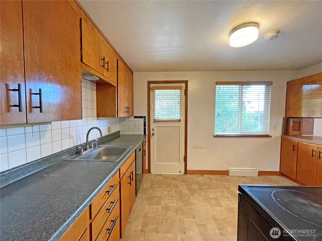 1706 NE 82nd St, Seattle, WA 98115