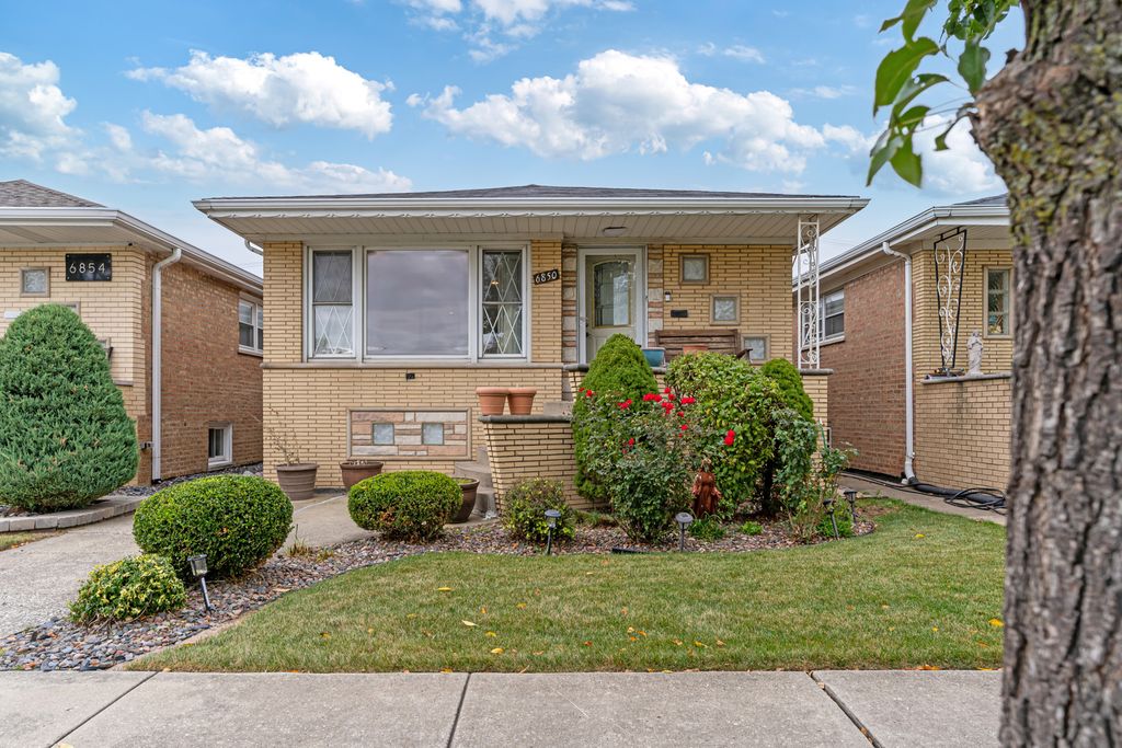 6850 W 64th Street, Chicago, IL 60638