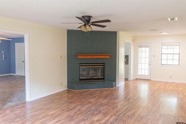 1101 Russell Dr, Whitehouse, TX 75791
