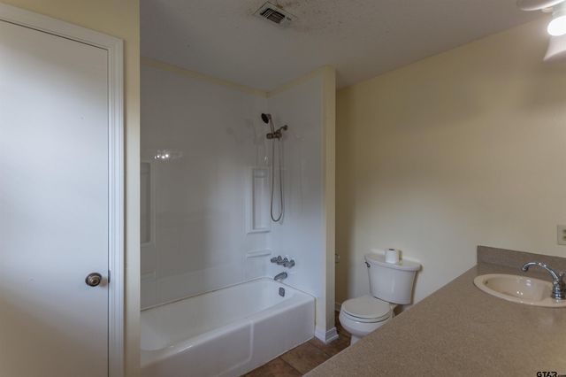 1101 Russell Dr, Whitehouse, TX 75791