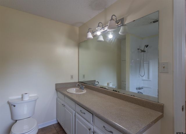 1101 Russell Dr, Whitehouse, TX 75791