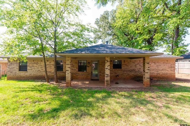 1101 Russell Dr, Whitehouse, TX 75791