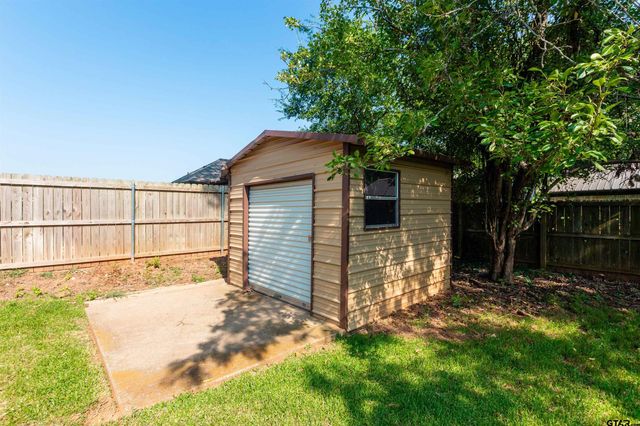 1101 Russell Dr, Whitehouse, TX 75791
