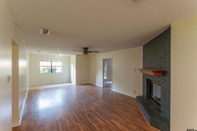 1101 Russell Dr, Whitehouse, TX 75791
