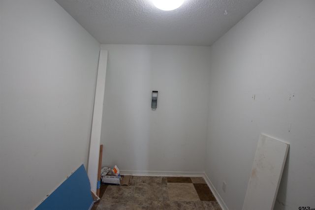1101 Russell Dr, Whitehouse, TX 75791