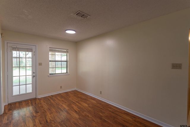 1101 Russell Dr, Whitehouse, TX 75791