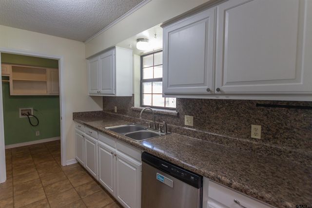 1101 Russell Dr, Whitehouse, TX 75791