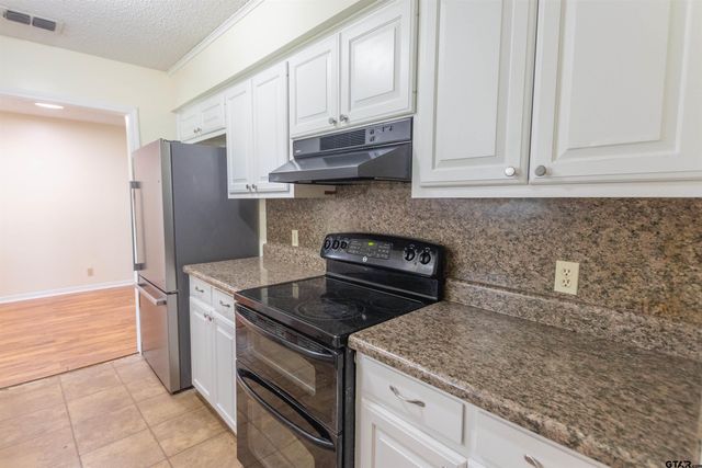 1101 Russell Dr, Whitehouse, TX 75791