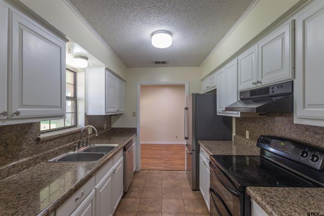 1101 Russell Dr, Whitehouse, TX 75791