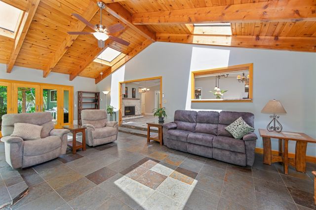 5125 Thomas Dr, Auburn, CA 95602