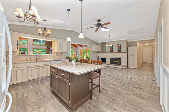 5125 Thomas Dr, Auburn, CA 95602