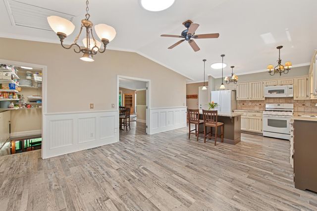 5125 Thomas Dr, Auburn, CA 95602