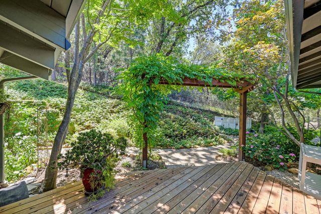5125 Thomas Dr, Auburn, CA 95602